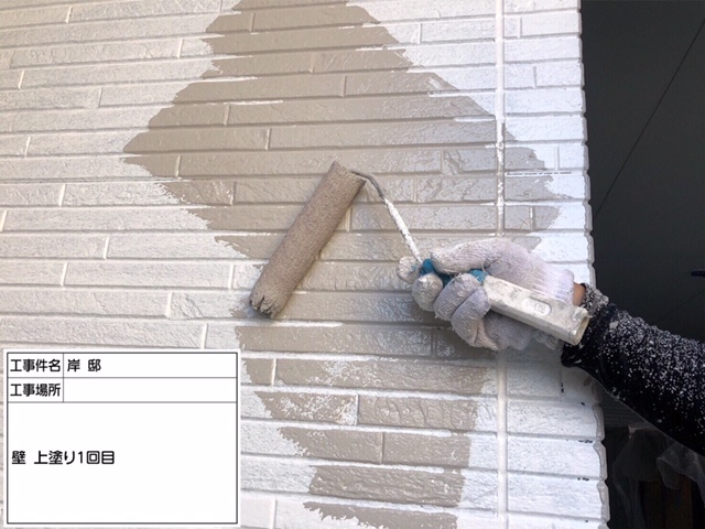 外壁ルミステージ塗装１回目(中塗り)