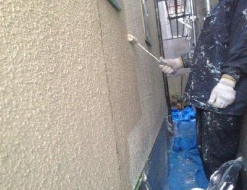 	外壁セラミシリコン塗装１回目