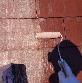 屋根シーラー塗布（下塗り）
