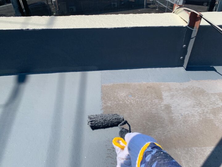 屋上防水　中塗り